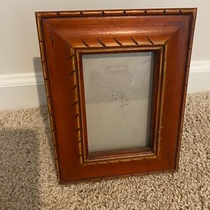 PICTURE FRAME AS SHOWN- HOLD 5X7 PHOTO